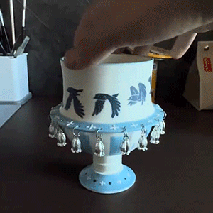 🕊️✨ Rotating Flying Bird Cup — Hidden Motion Art Drinkware