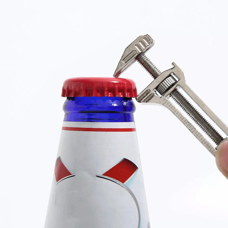 Portable Multifunction Keychain Tool Combines a Cutter, Screwdriver, and Everyday Utility Functions for Camping and Daily Use