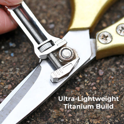 Portable Multifunction Keychain Tool Combines a Cutter, Screwdriver, and Everyday Utility Functions for Camping and Daily Use