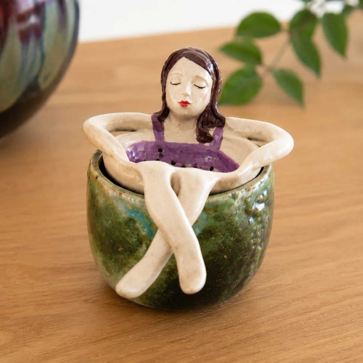 ☕ Hand-Glazed Sitting Lady Tea Infuser – Charming Everyday Ritual✨