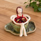 ☕ Hand-Glazed Sitting Lady Tea Infuser – Charming Everyday Ritual✨